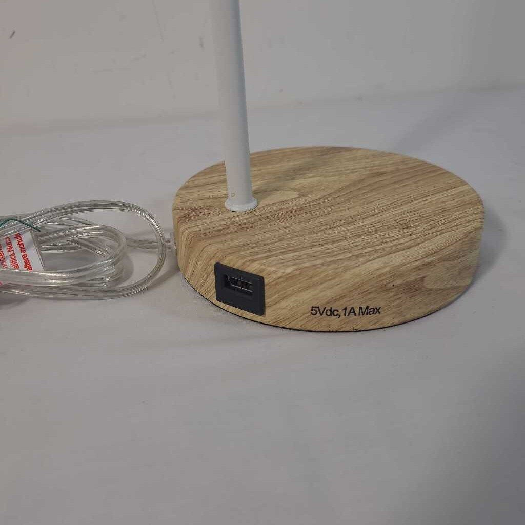 WHITE ADJUSTABLE DESK LAMP W/ USB PORT