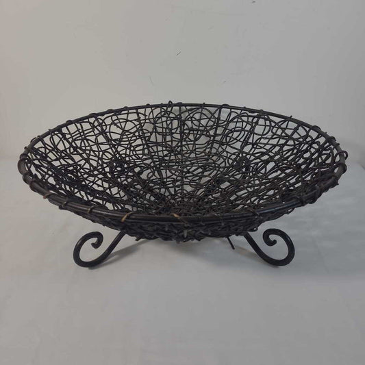 WOVEN BOWL W/ METAL FEET