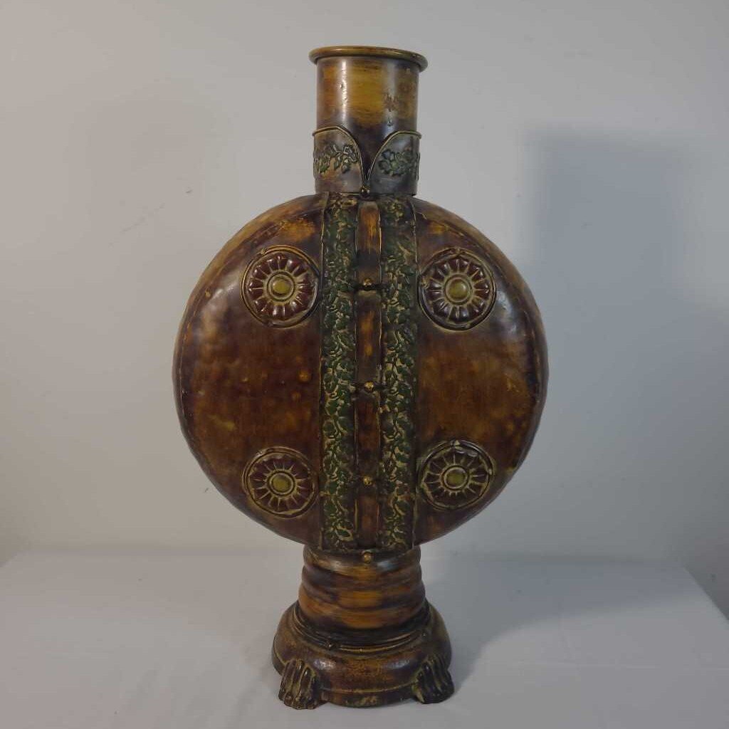 BROWN TIN SHIRT DECOR