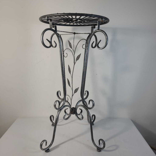 SILVER WIRE PLANT STAND