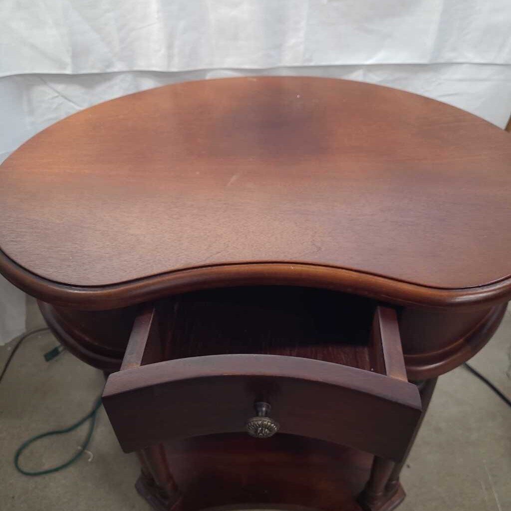KIDNEY SHAPED ACCENT TABLE