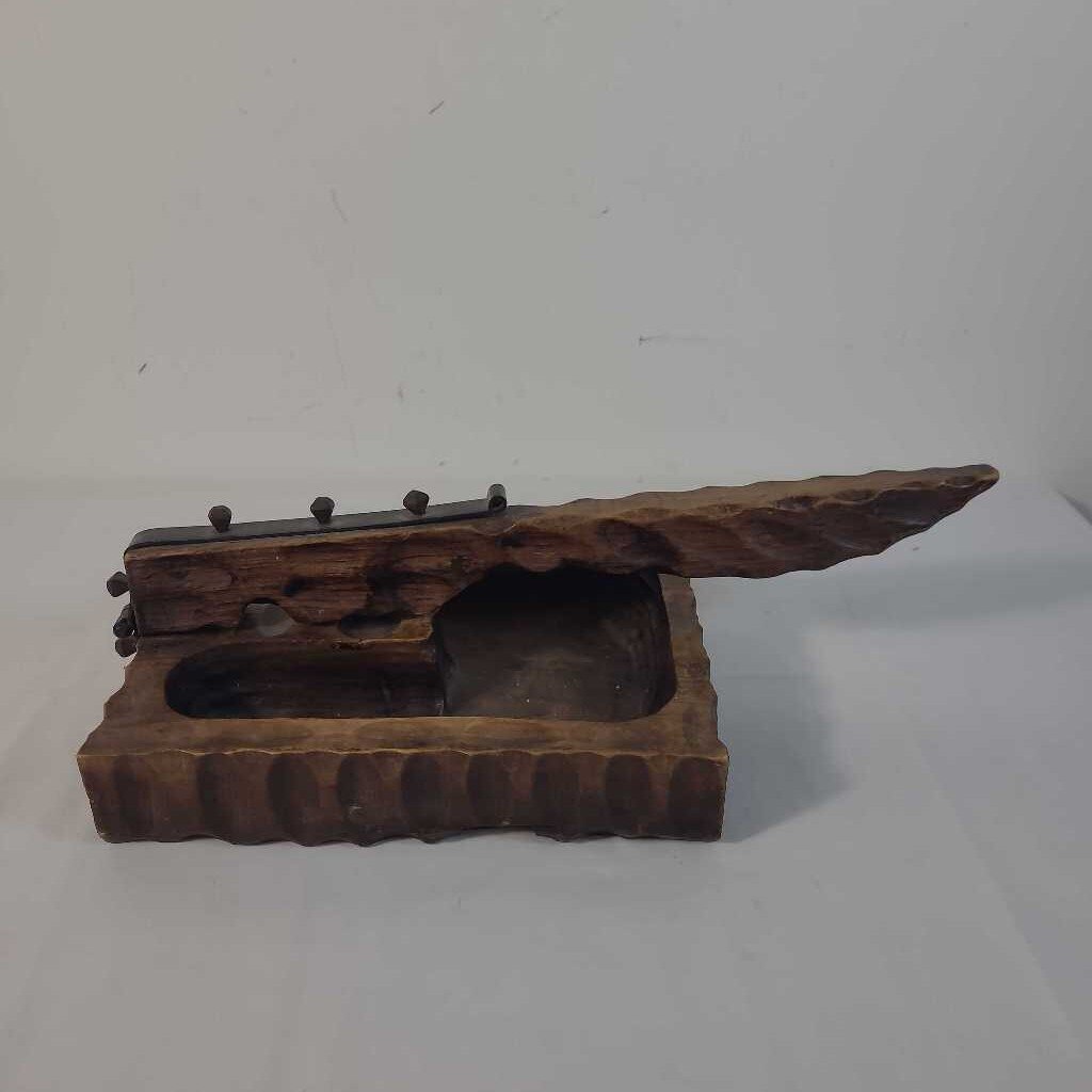 WOODEN NUT CRACKER