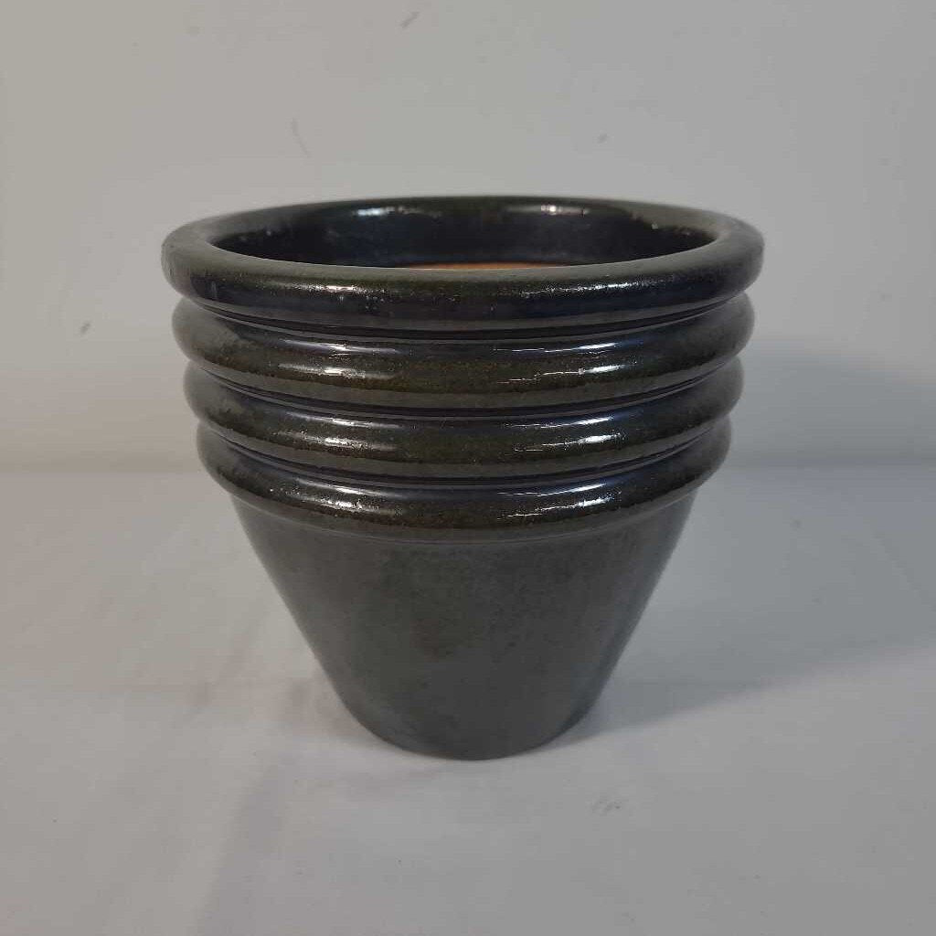 OLIVE GREEN POT