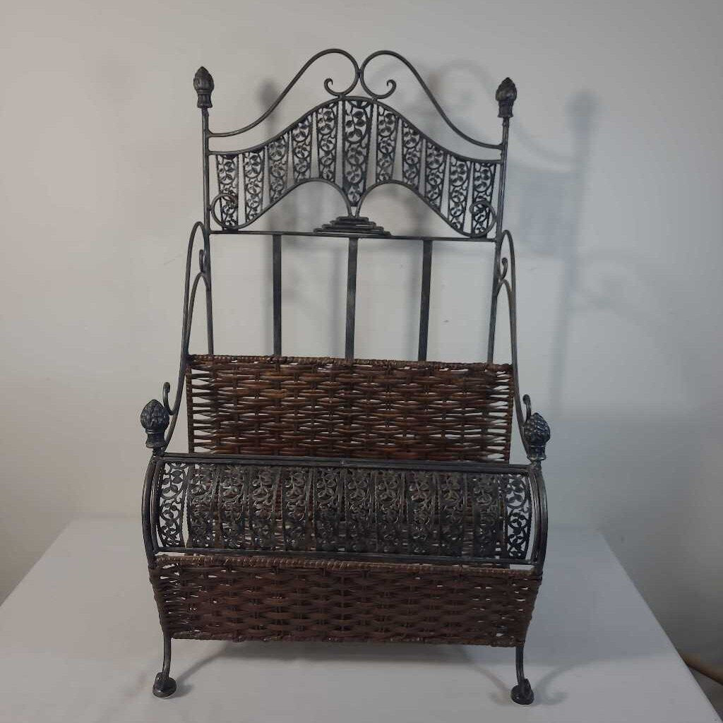 WICKER & METAL MAGAZINE RACK
