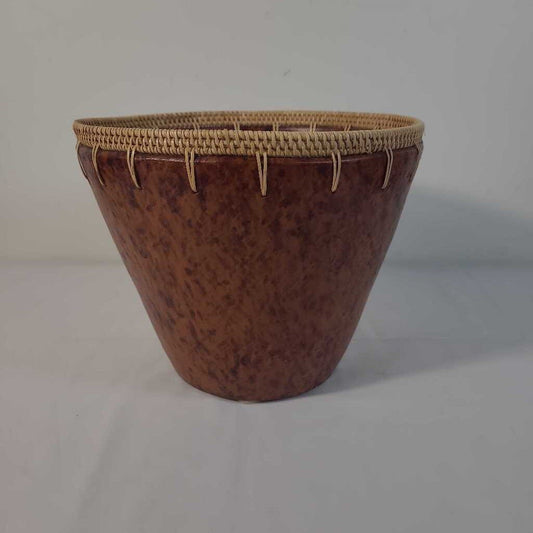 BROWN SPONGED VASE W/RATTAN EDGE