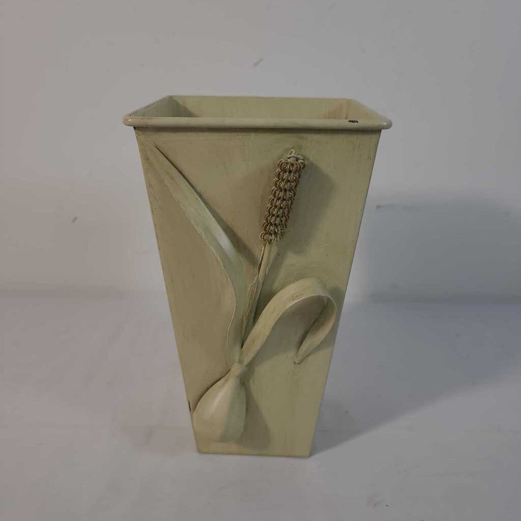 SM TIN WHEAT VASE/PLANTER