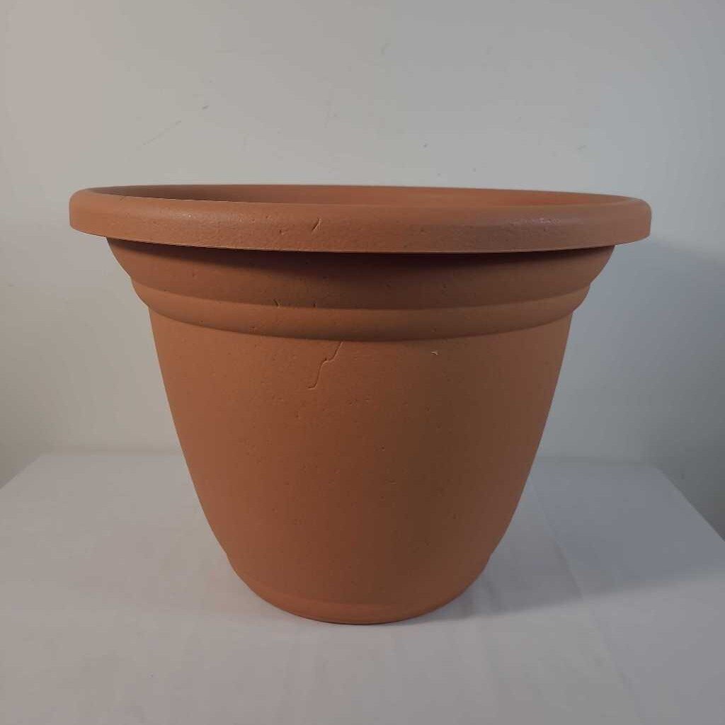TERRA COTTA PLANTER PLANTER