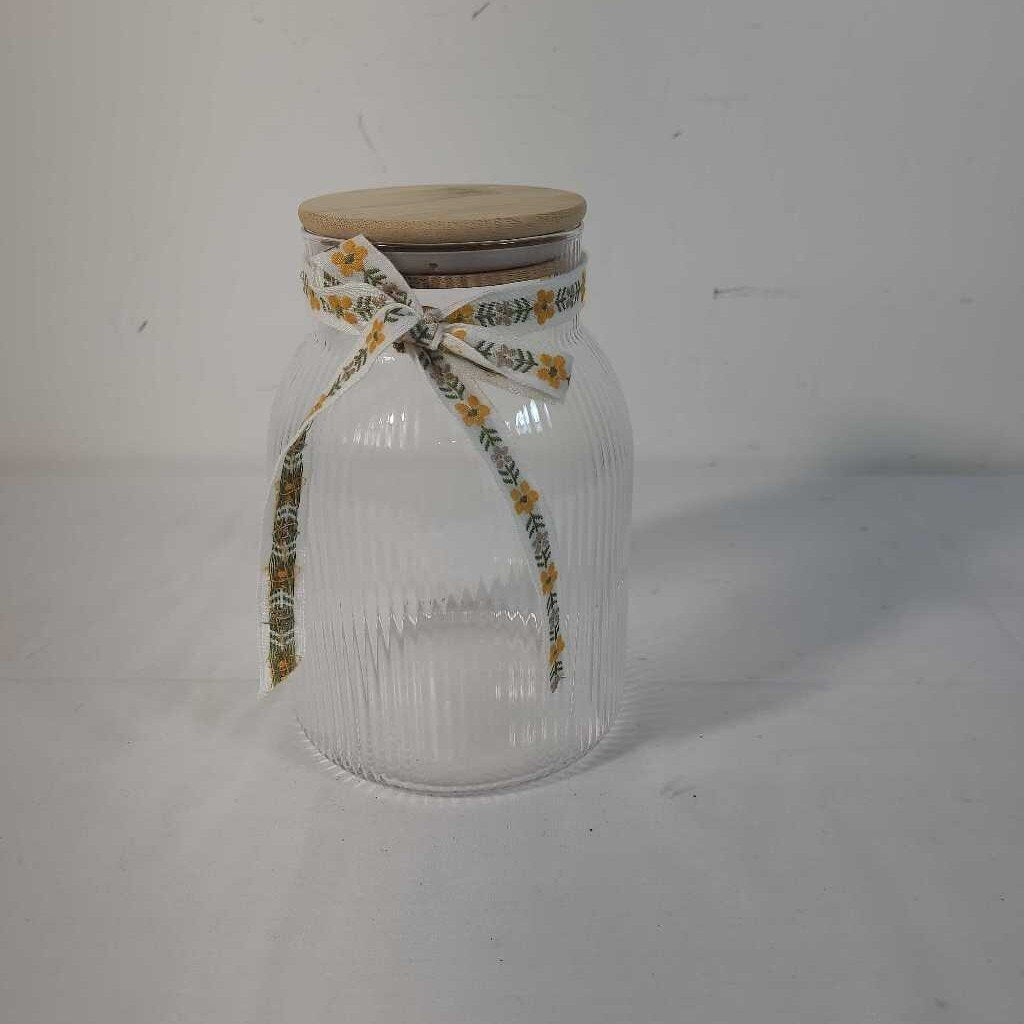 RIBBED JAR W/WOODEN LID