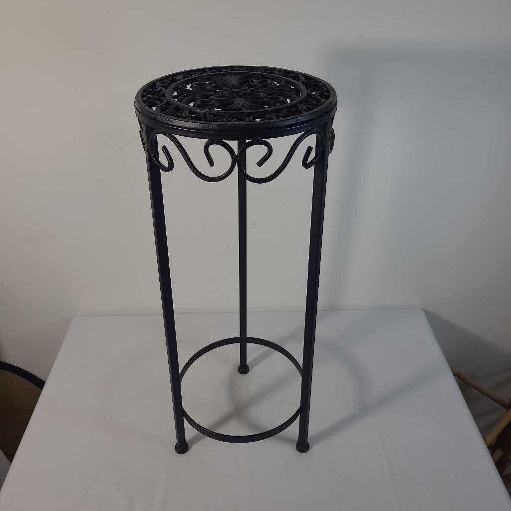 BLACK METAL PLANTER STAND
