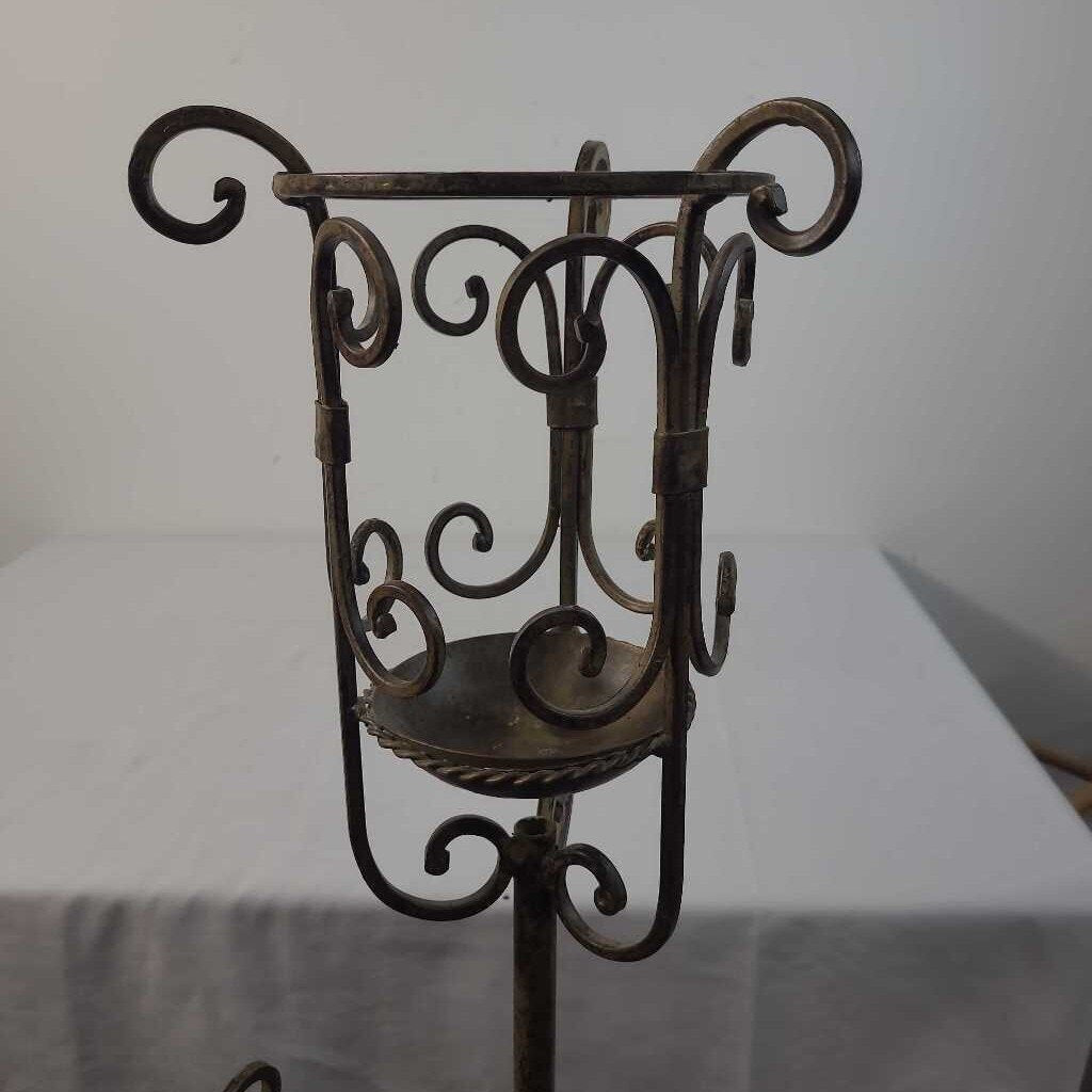 PR GOLD CANDLE HOLDERS
