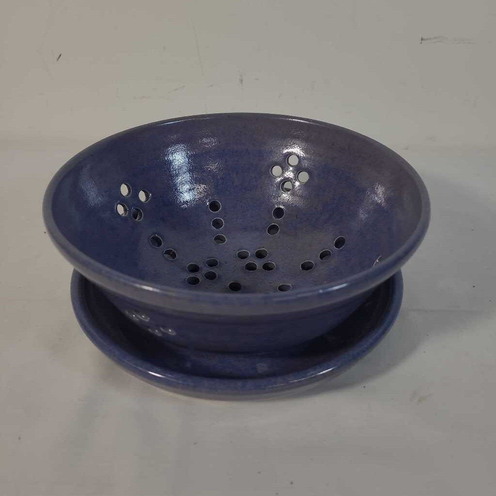 2PC POTTERY BERRY BOWL