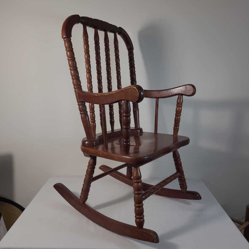 CHILDRENS ROCKING CHAIR