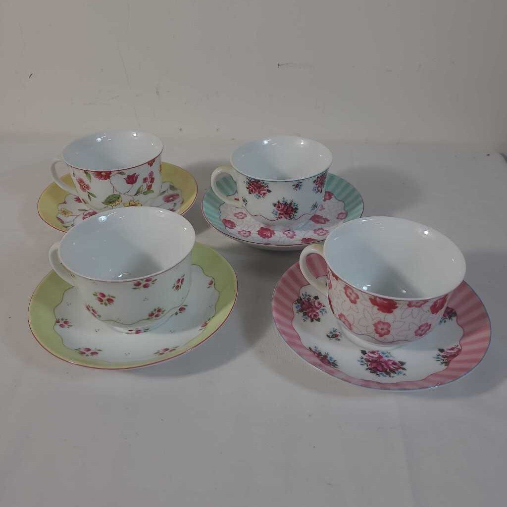 S/4 TEACUPS & SAUCERS