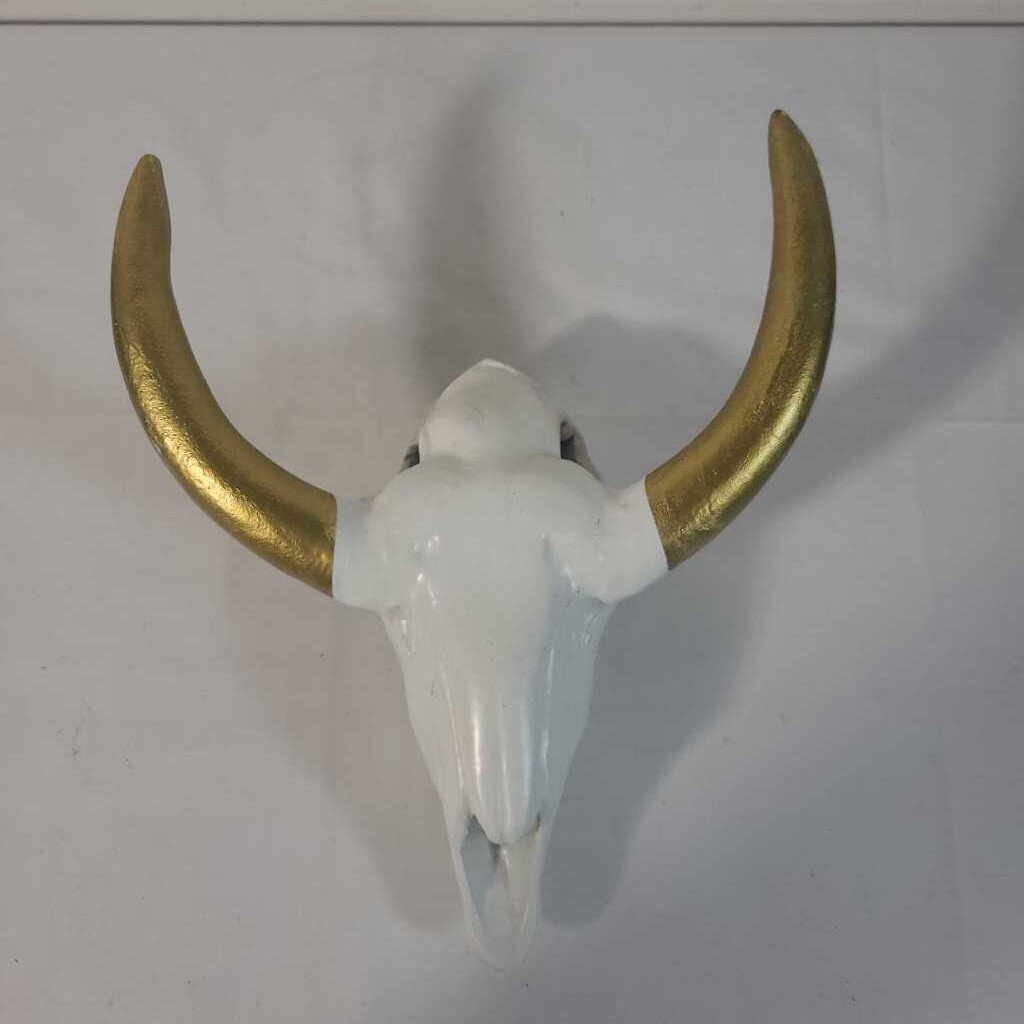 WALL MOUNTED SKULL W/GOLD HORNS
