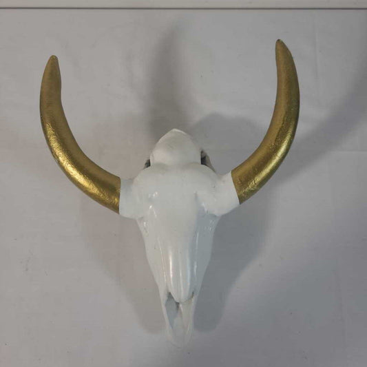 WALL MOUNTED SKULL W/GOLD HORNS