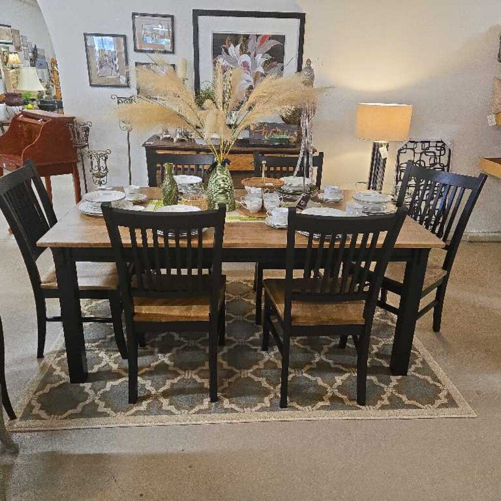 NEWLY REFINISHED SOLID MAPLE DINING TABLE + 6 CHAIRS