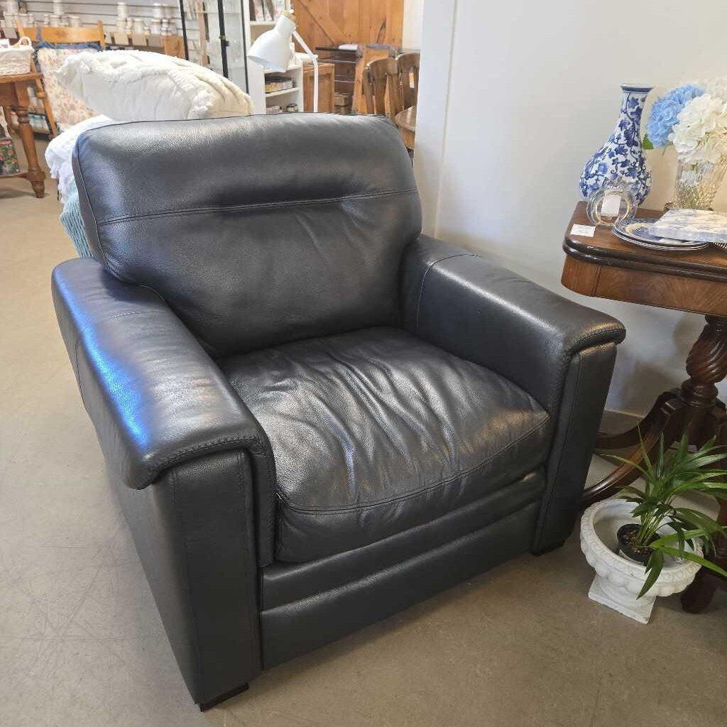 BLUE LEATHER OVERSIZED CHAIR