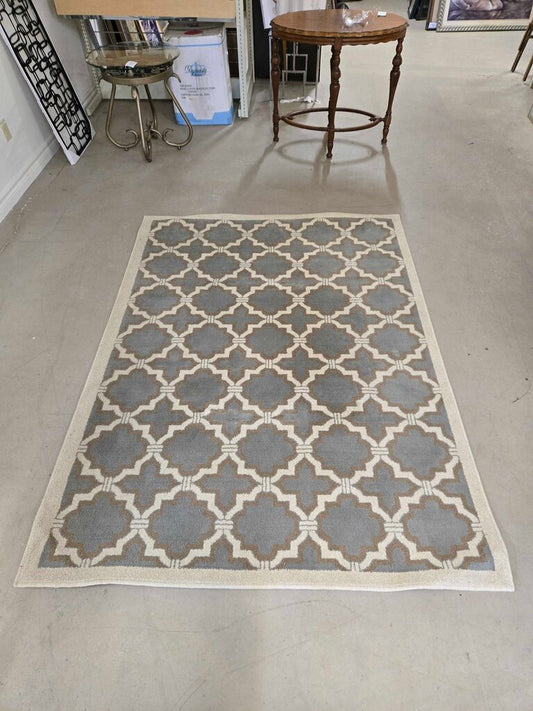5' X 7' AREA RUG