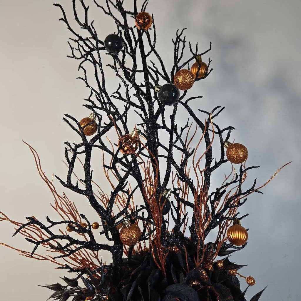 BLACK & ORANGE ARRANGEMENT