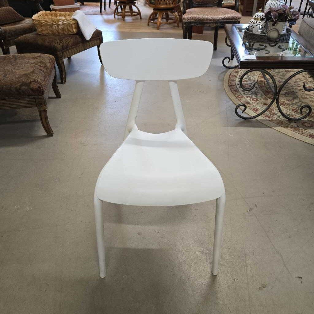 WHITE PLASTIC DESK CHAIR