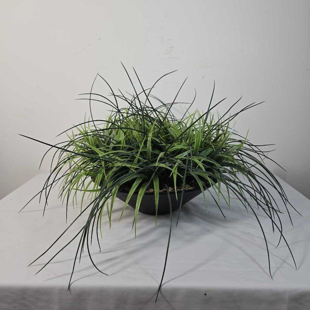 FAUX GRASSES IN BLACK BOWL