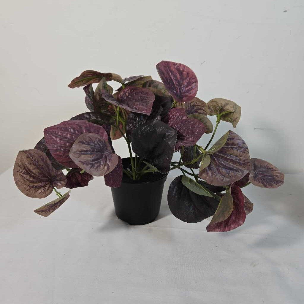 FAUX GREENERY IN POT