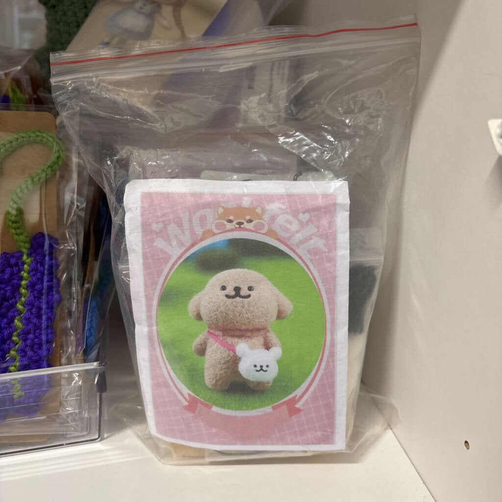 Puppy with Purse Felting Kit