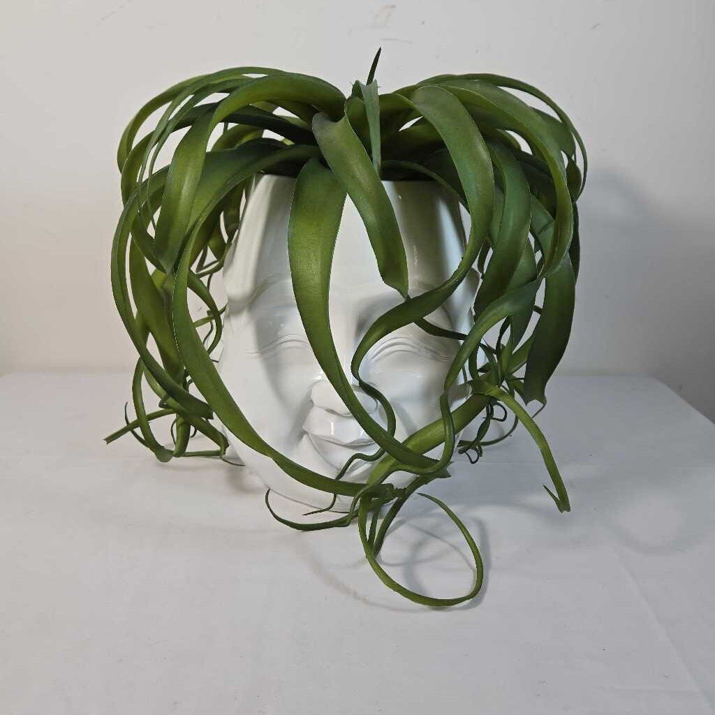 MULTIPLE FACE PLANTER W/FAUX GREENERY