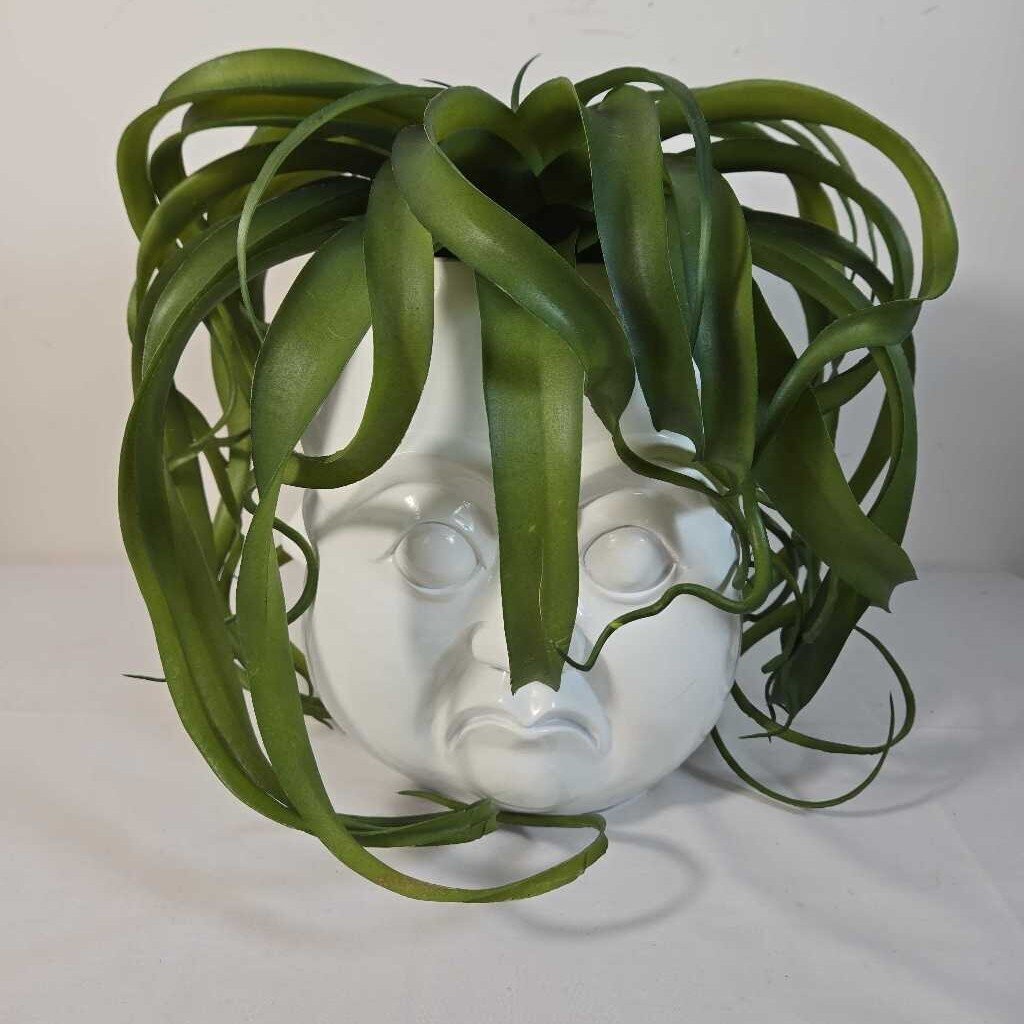 MULTIPLE FACE PLANTER W/FAUX GREENERY