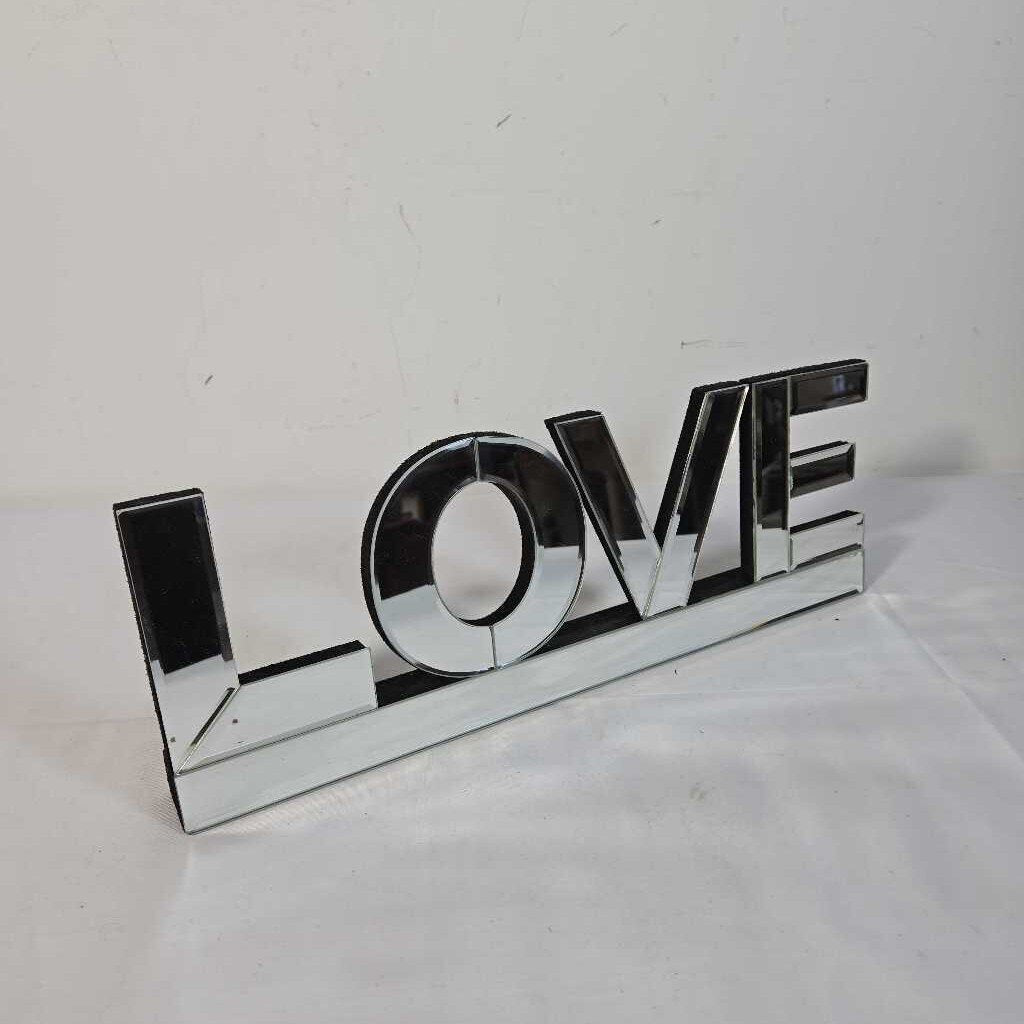 MIRRORED LOVE