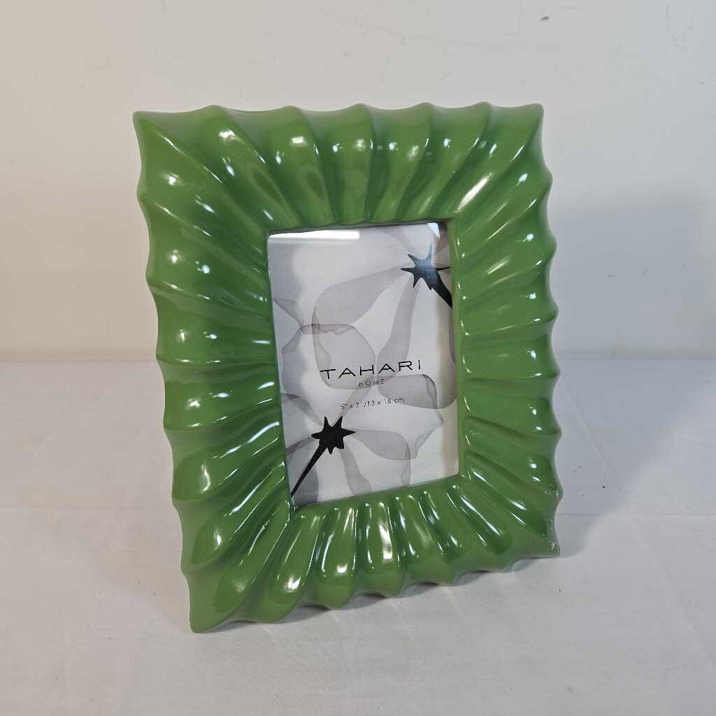 GREEN CERAMIC PICTURE FRAME