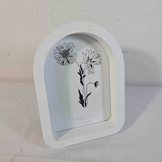 WHITE ARCHED FRAME
