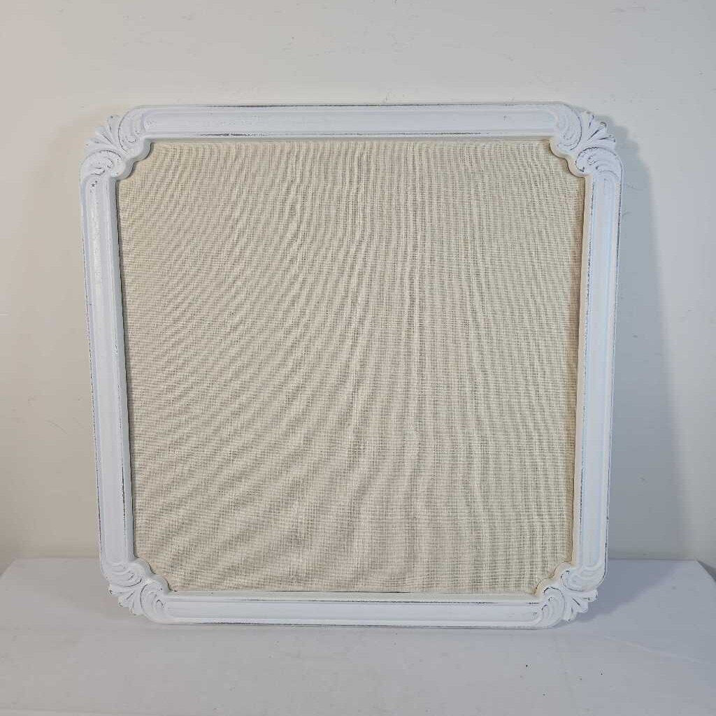 WHITE DISTRESSED PIN BOARD