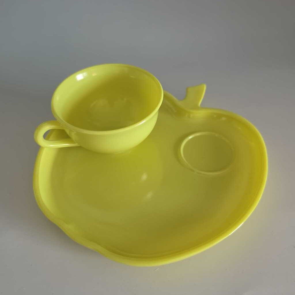 1950s HAZEL ATLAS Orchard Ware Platonite Glass Snack Set Yellow