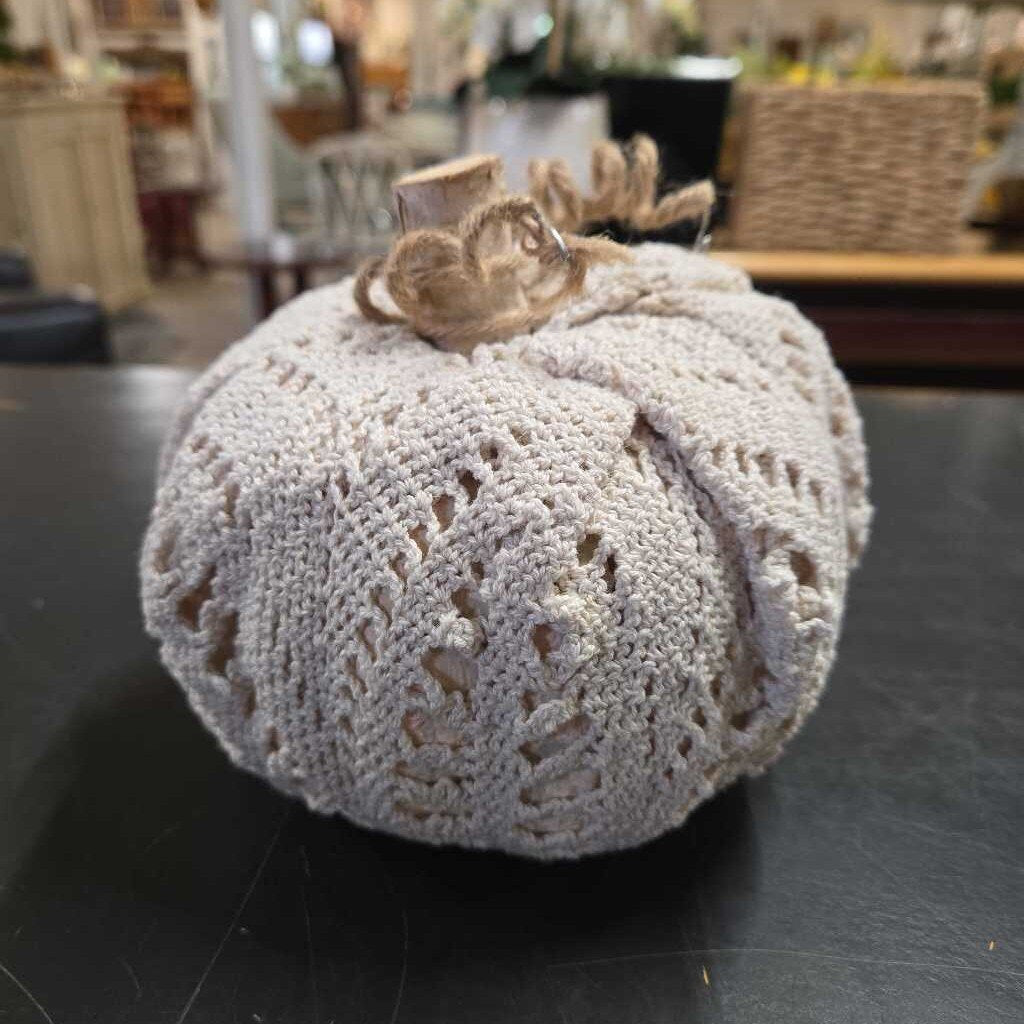 DOILY PUMPKIN A