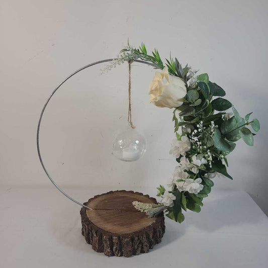 FLORAL CENTERPIECE ON WOOD SLICE