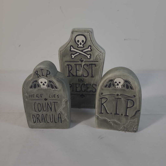 S/3 DECORATIVE GRAVESTONES