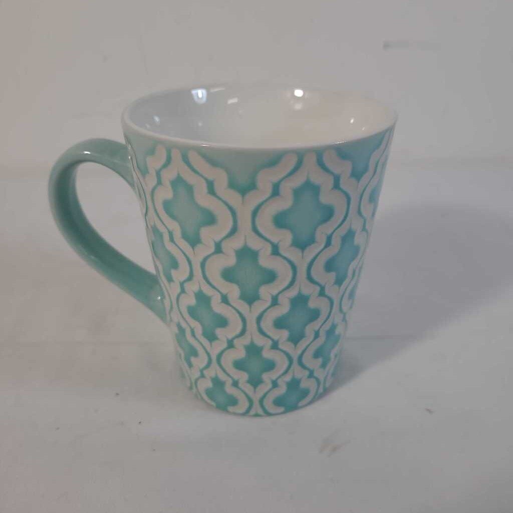 BLUE & WHITE LATTICE MUG