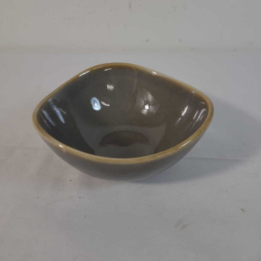 ASYMMETRICAL BROWN DISH