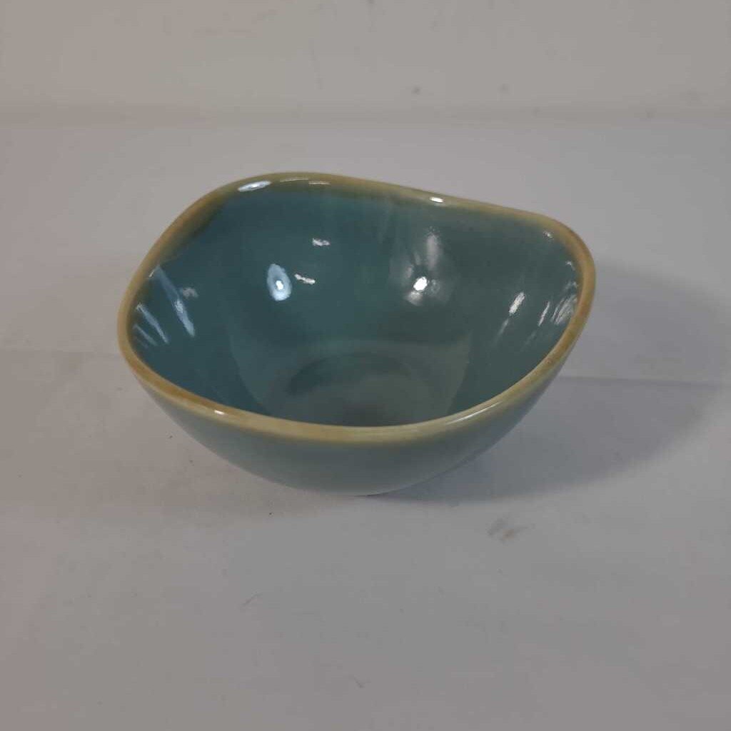 ASYMMETRICAL BLUE DISH