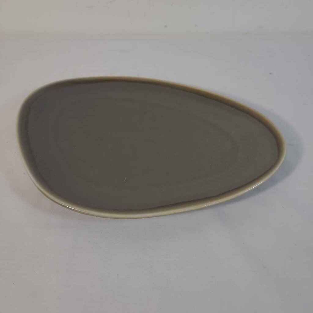 ASYMMETRICAL BROWN PLATE