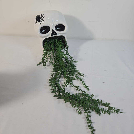 CERAMIC SKULL W/TRAILING GREENERY