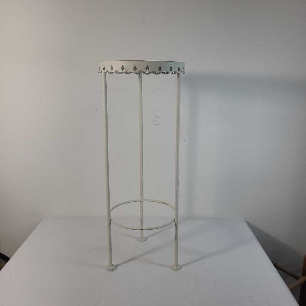 WHITE METAL PLANT STAND