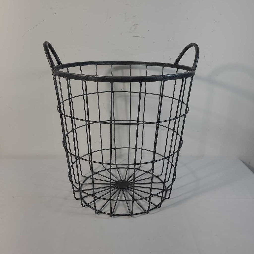 BLACK WIRE BASKET