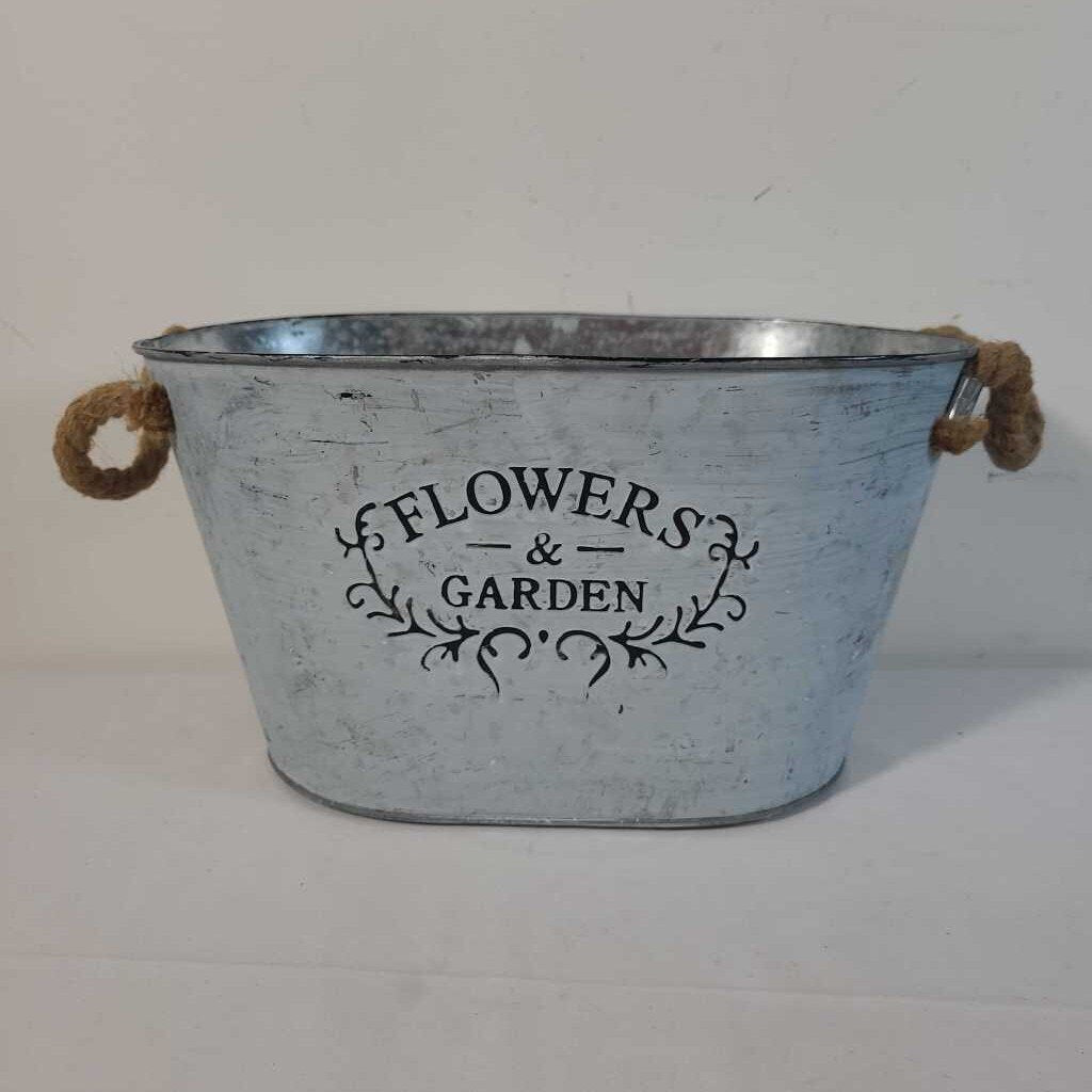 FLOWERS & GARDEN TIN BUCKET W/ ROPE HANDLES