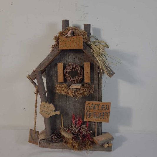 WORMS WANTED BARNBOARD HOUSE