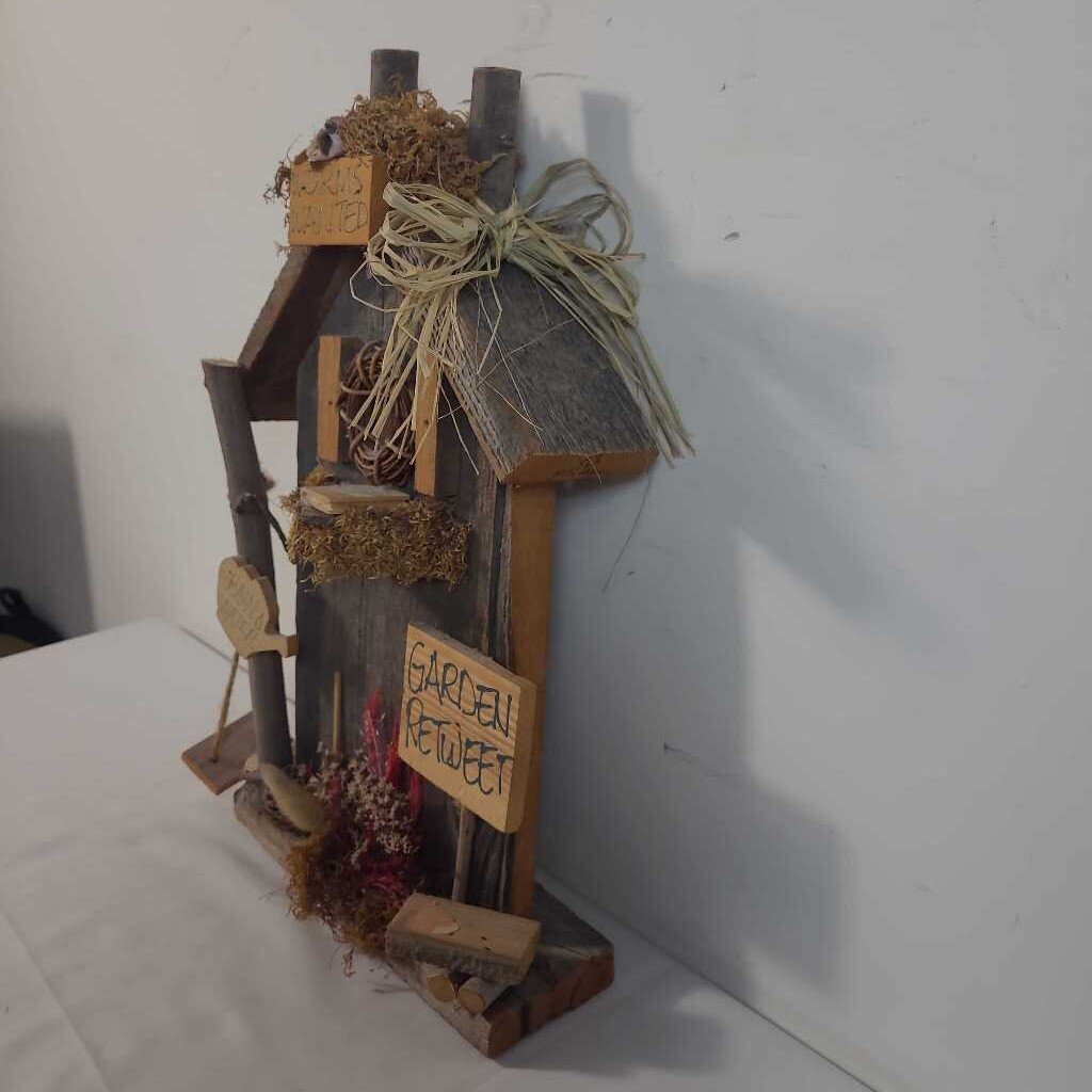 WORMS WANTED BARNBOARD HOUSE