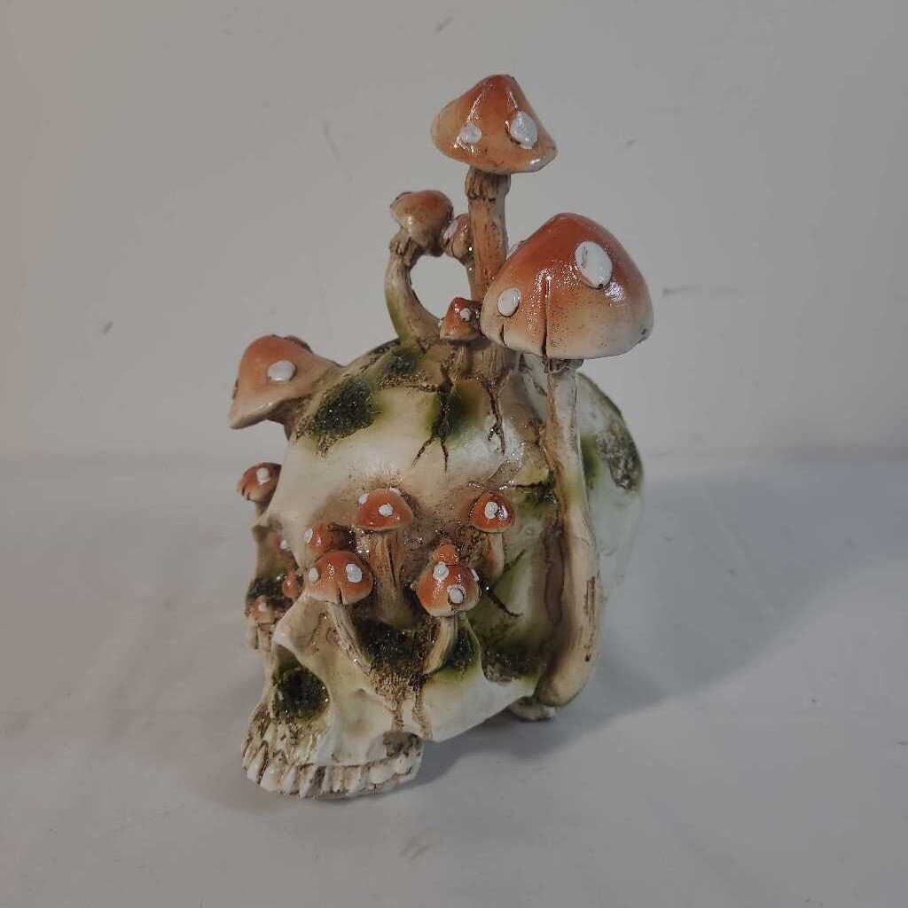 SKULL W/MUSHROOMS