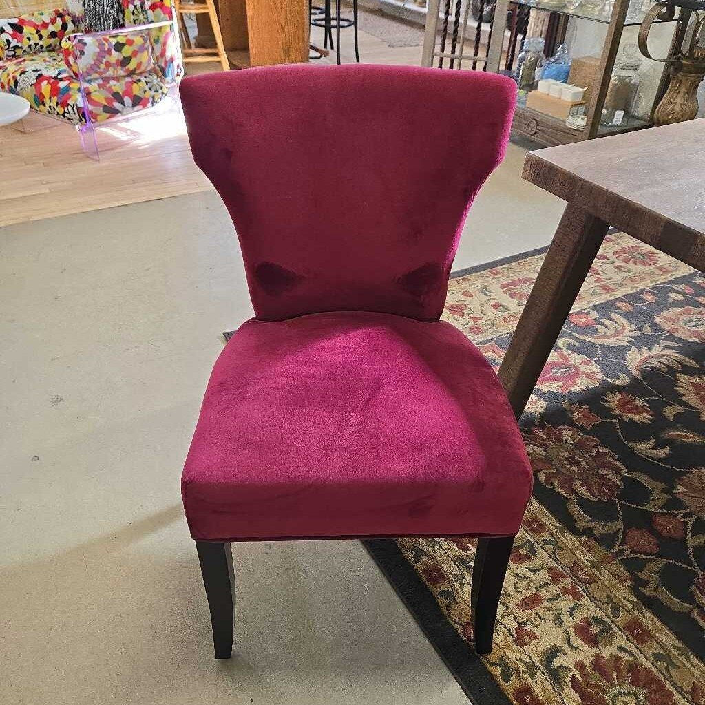 RED VELVET ACCENT CHAIR