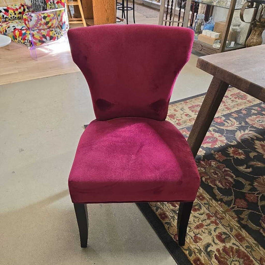 RED VELVET ACCENT CHAIR